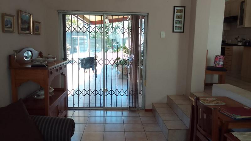 3 Bedroom Property for Sale in Oakglen Western Cape